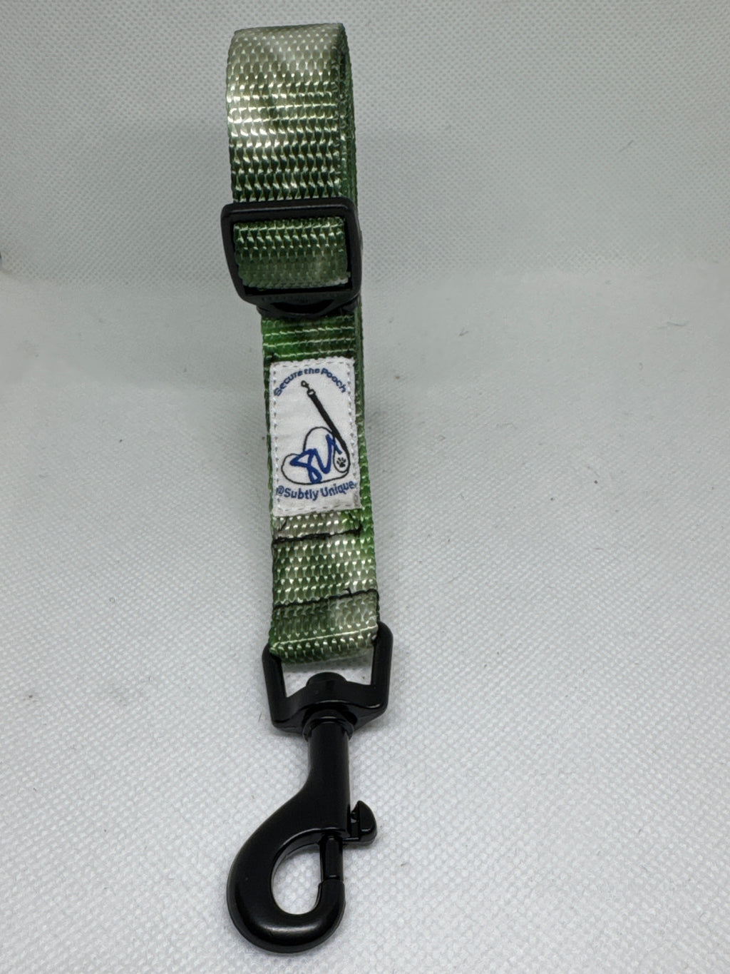 Emerald Secure the Pooch nekleash by Subtly Unique mini hook