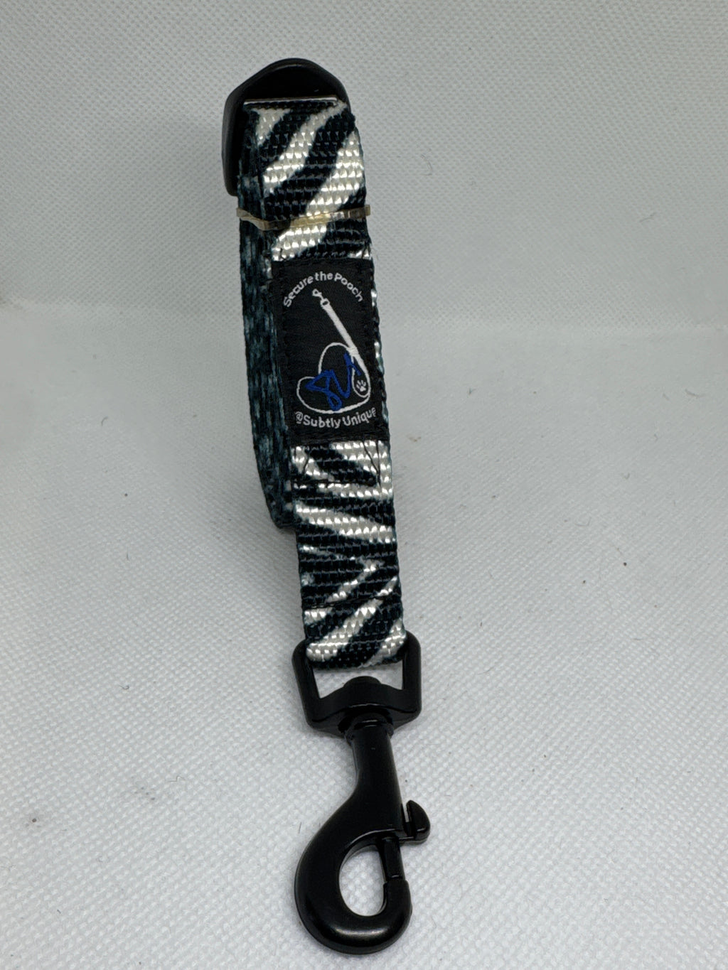 Zebra Secure the Pooch Dual Use Nekleash key lanyard -pet leash in one !! Mini hook