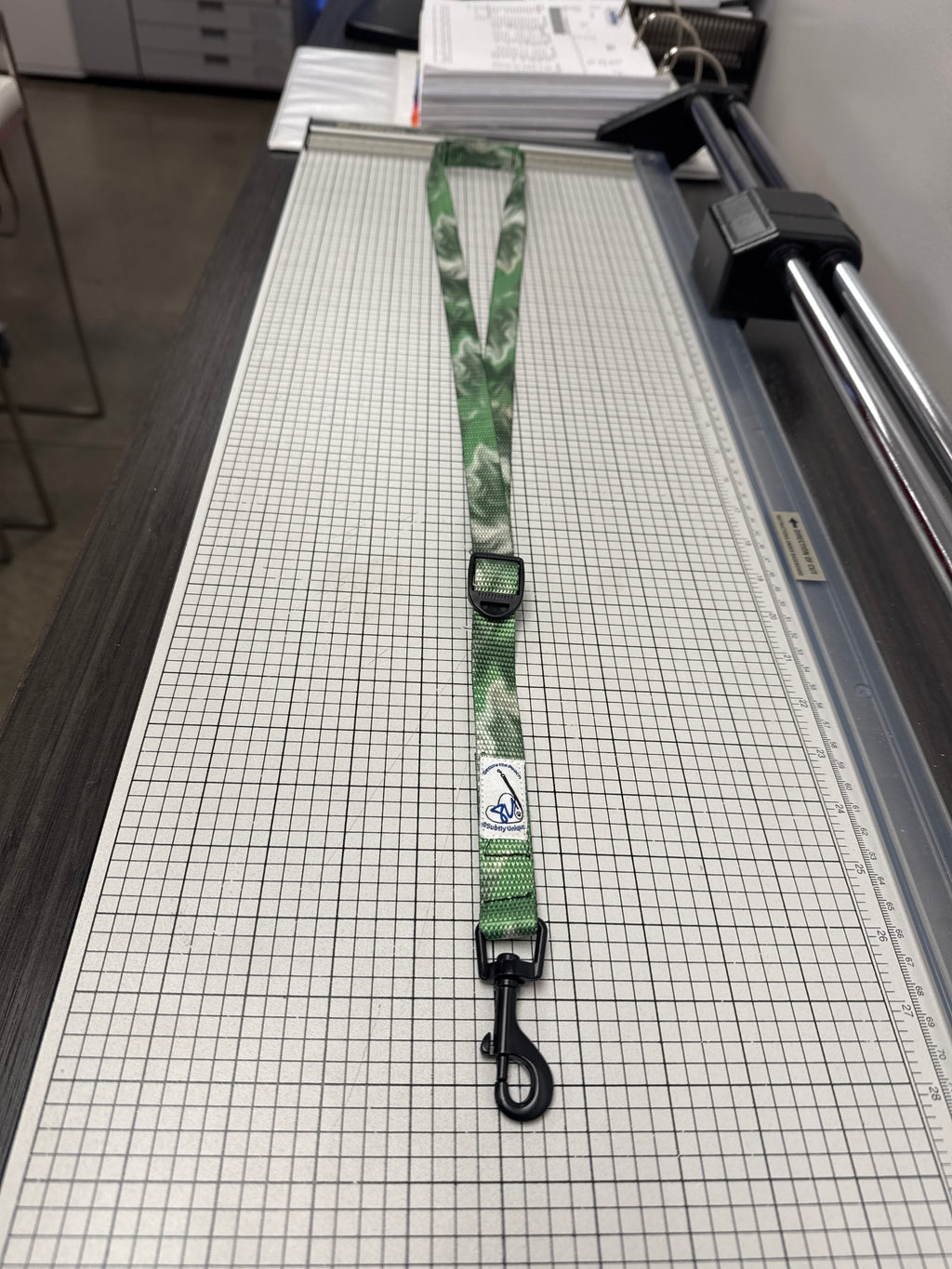 Emerald Secure the Pooch nekleash by Subtly Unique mini hook