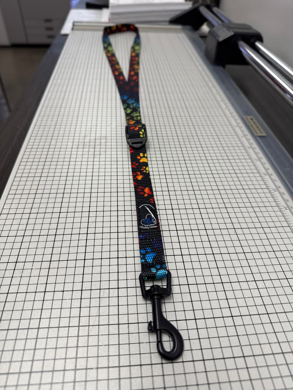 Signature Multi-color Pawz Secure the Pooch Nekleash By Subtly Unique mini hook