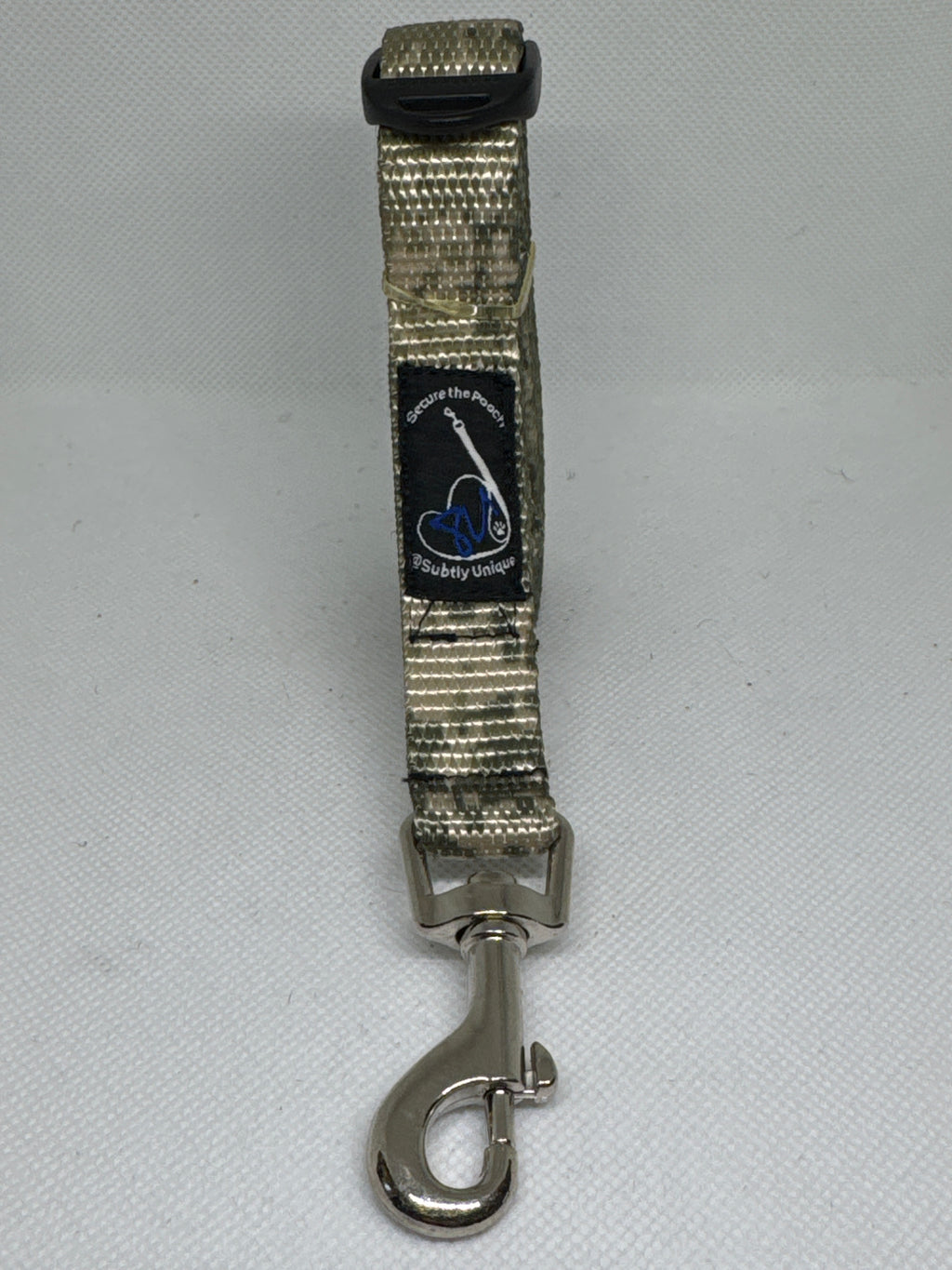 Greener Desert Urban Camo Secure the Pooch Nekleash by Subtly Unique SVR mini hook