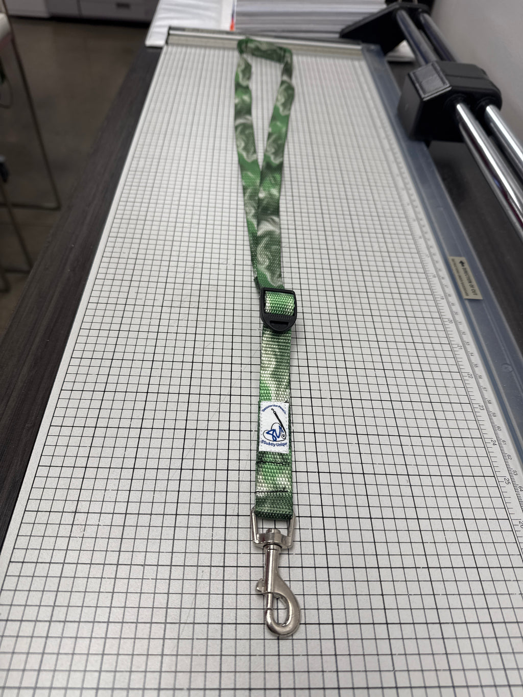 Emerald Secure the Pooch Nekleash by Subtly Unique SVR mini hook