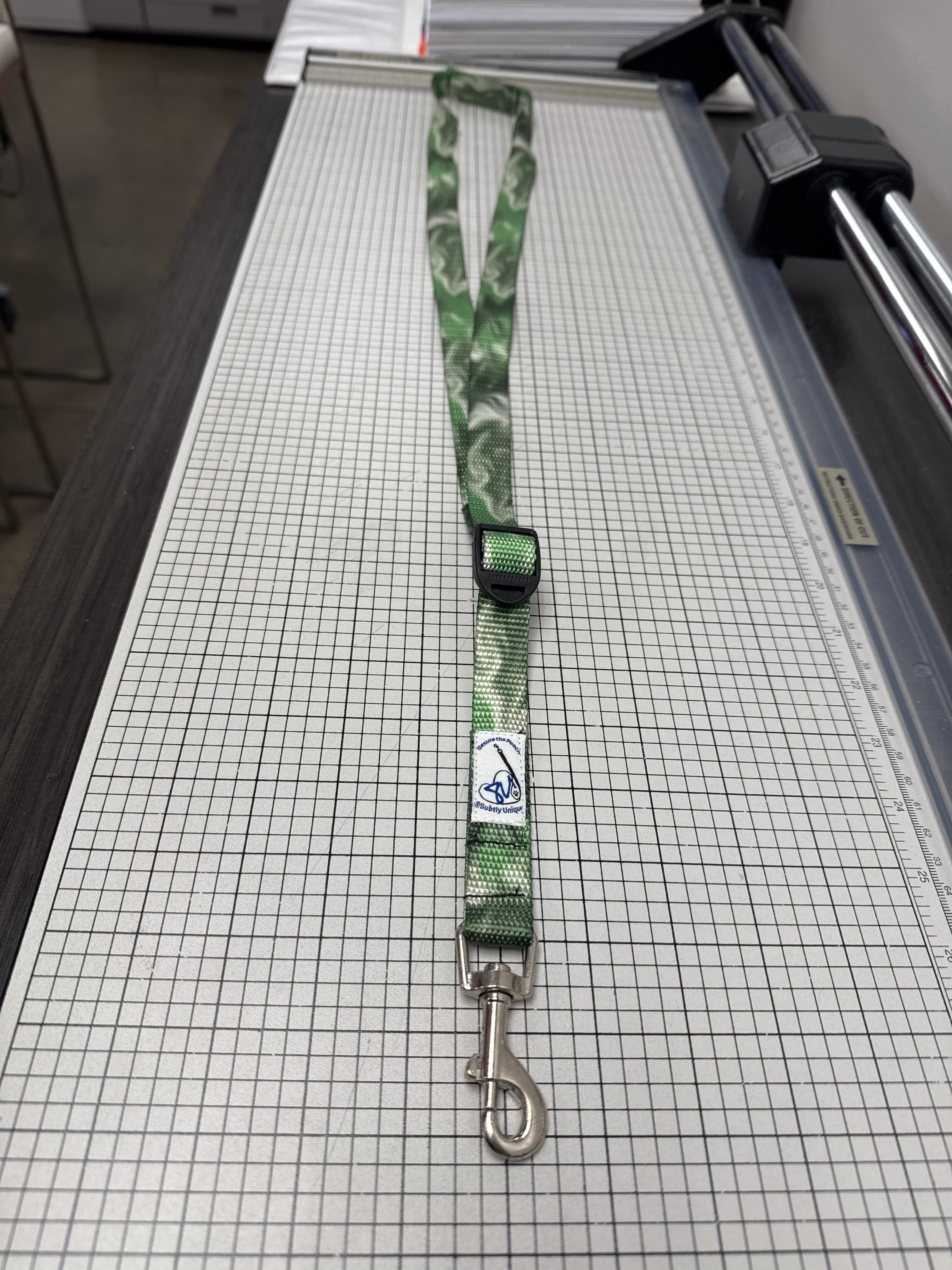 Emerald Secure the Pooch Nekleash by Subtly Unique SVR mini hook