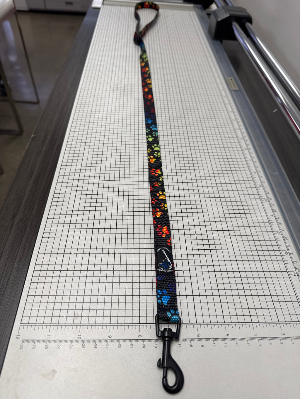 Signature Multi-color Pawz Secure the Pooch Nekleash By Subtly Unique mini hook